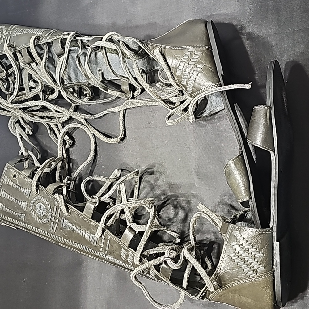 Stylish Gray Gladiator Sandals - image 4